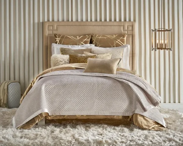 Cloud9d BEDDING Amani Light Beige Quilt Set (2 Sizes)