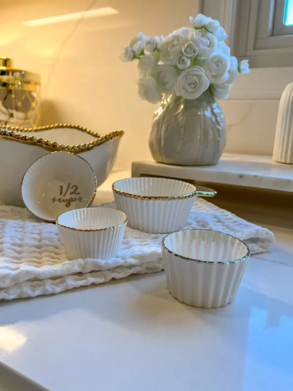 Inspire Me! Home Decor 4 Piece White With Gold Trim Measuring Cups
