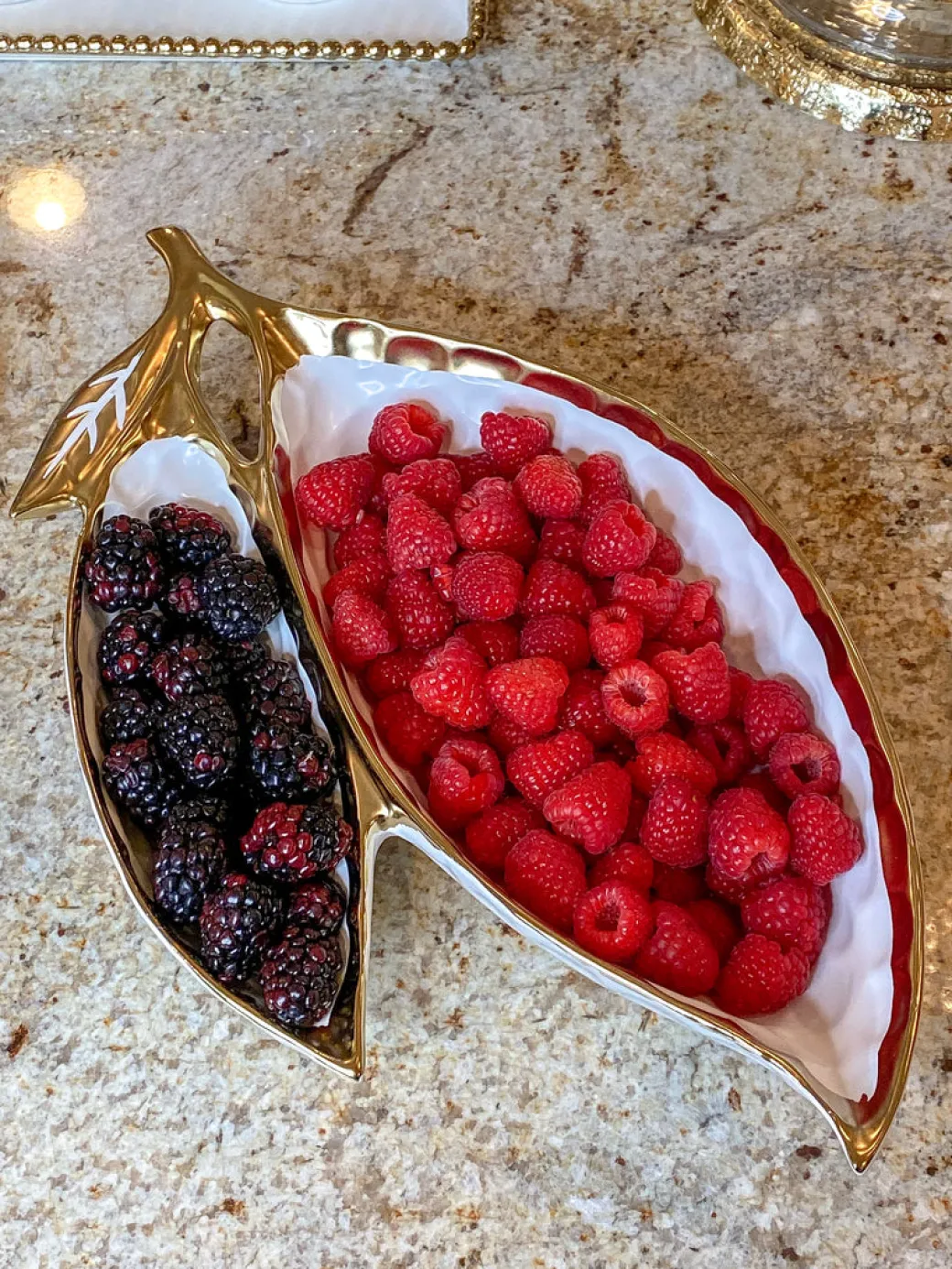 inspire_me_home_decor_cer_0-5.webp Inspire Me! Home Decor Ceramic Leaf Bowl W/ Gold Detailed Rim (2 Colors)