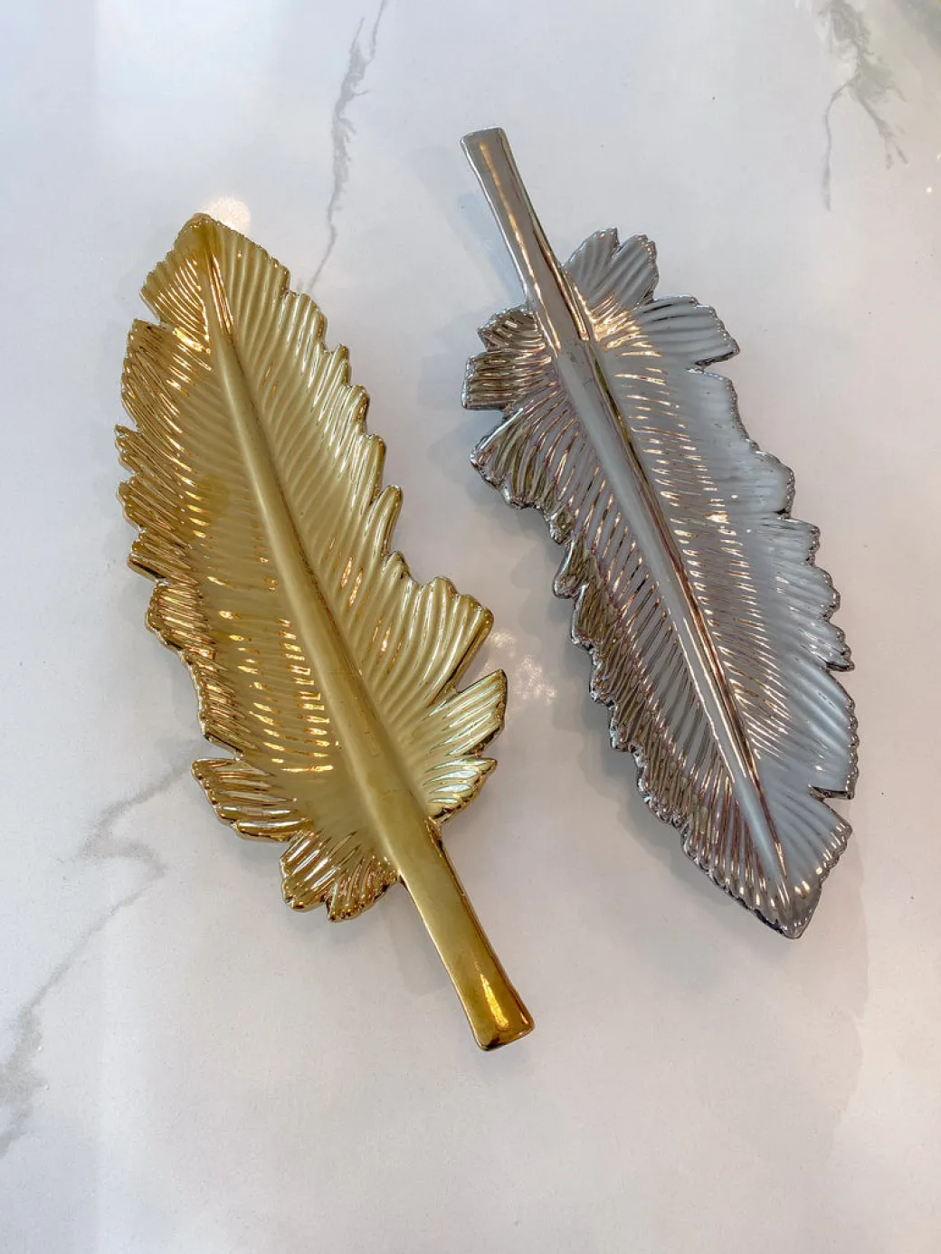 inspire_me_home_decor_fea_0-1.webp Inspire Me! Home Decor Feather Trays (2 Colors)