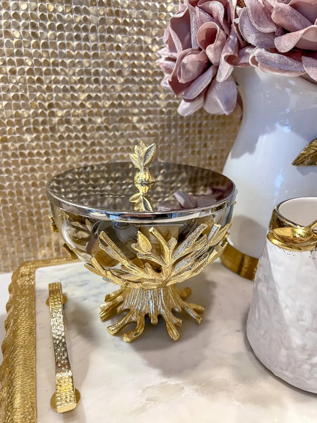 inspire_me_home_decor_gla_0-31.webp Inspire Me! Home Decor Glass Bowl On Gold Metal Branch Base With Lid