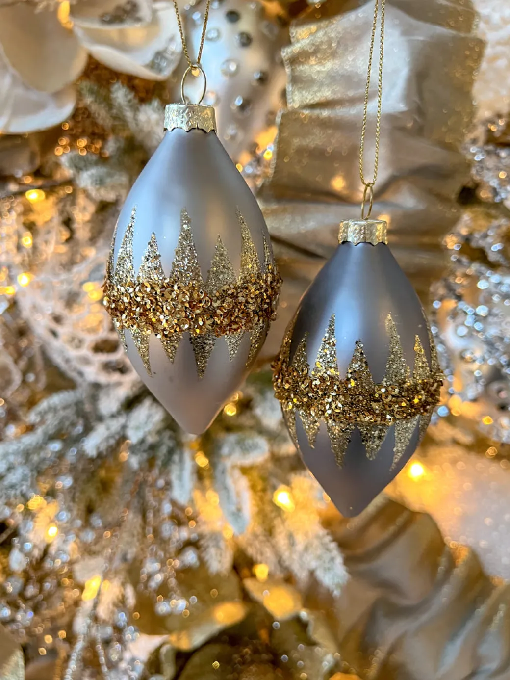 inspire_me_home_decor_gol_0-355.webp Inspire Me! Home Decor Gold Double Point Glittered Beaded Ornaments (2 Colors)